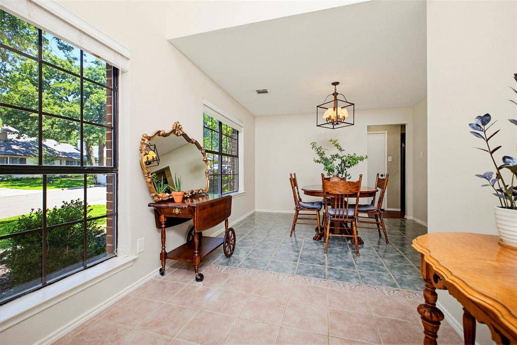 6704 Saddle Ridge Road, Arlington, TX 76016