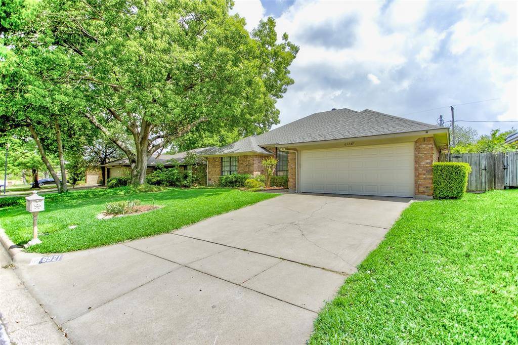6921 Weatherwood Road, Fort Worth, TX 76133