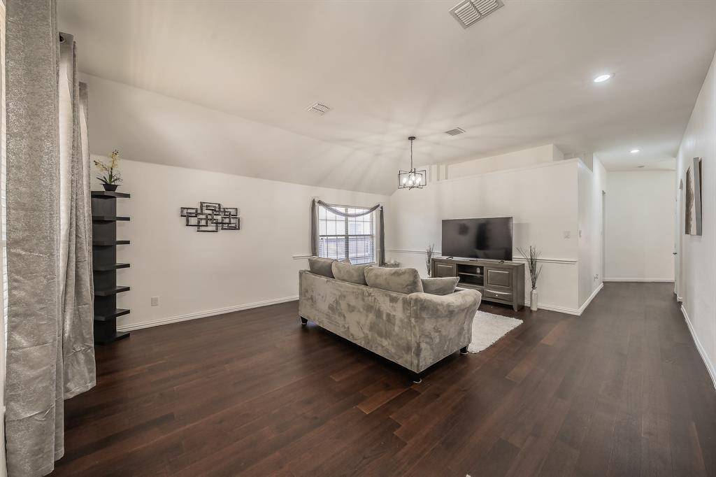 1011 Fleetwood Cove Drive, Grand Prairie, TX 75052