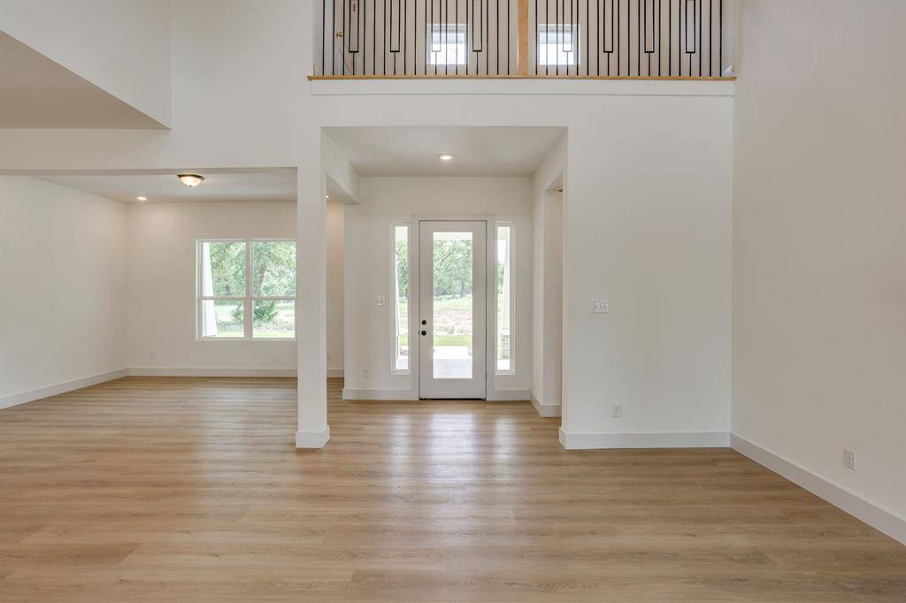 247 Silver Lakes Drive, Sunset, TX 76270