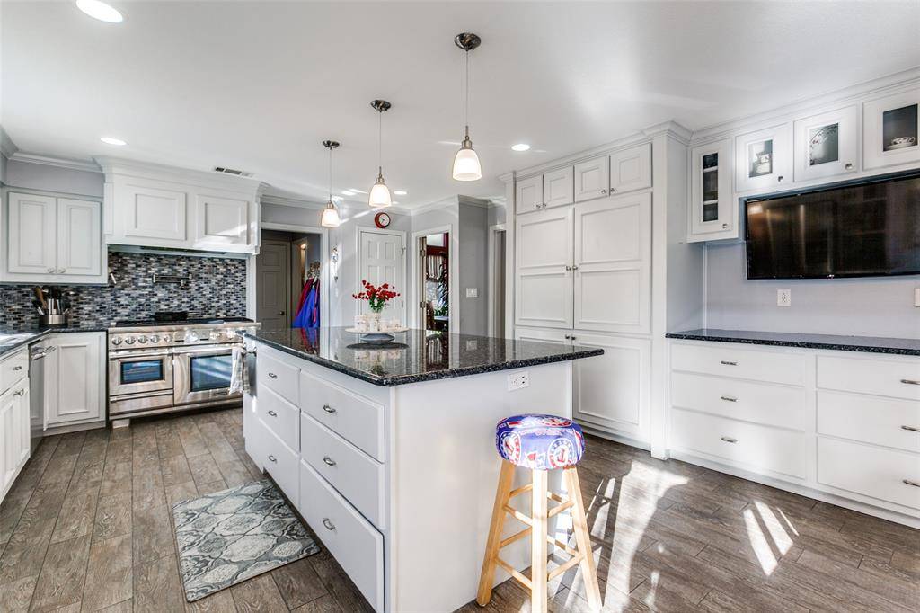 3706 Oakridge Circle, Garland, TX 75040