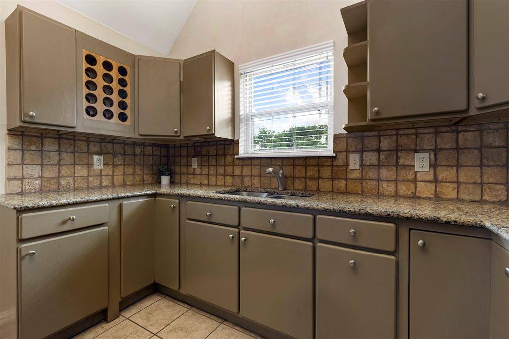 9209 Boundbrook Avenue, Dallas, TX 75243