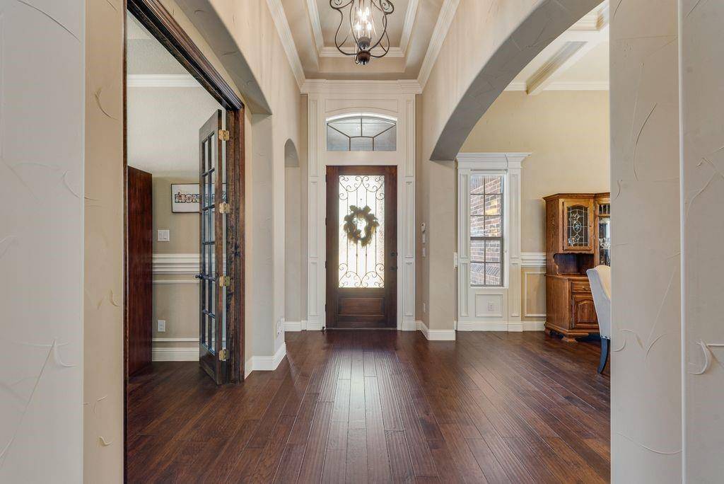 8704 Shadywood Lane, North Richland Hills, TX 76182