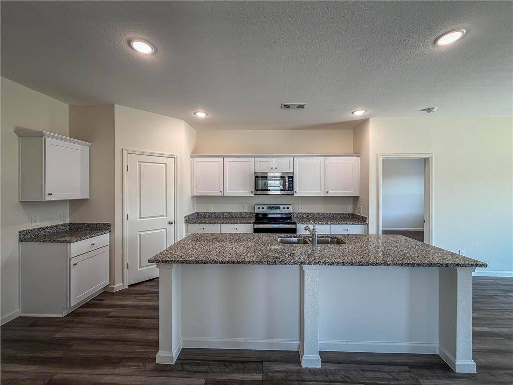 794 Yorkshire Drive, Lavon, TX 75166