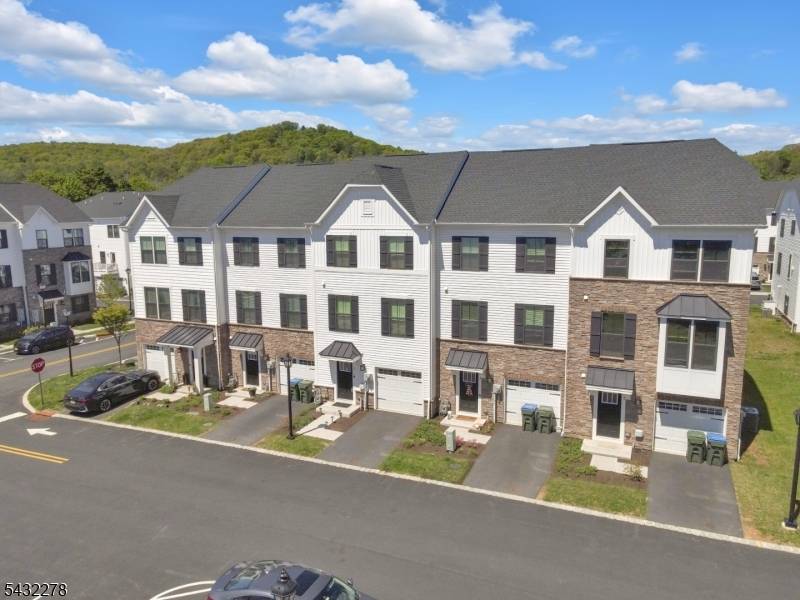 3 Saw Mill Cir, Hackettstown Town, NJ 07840