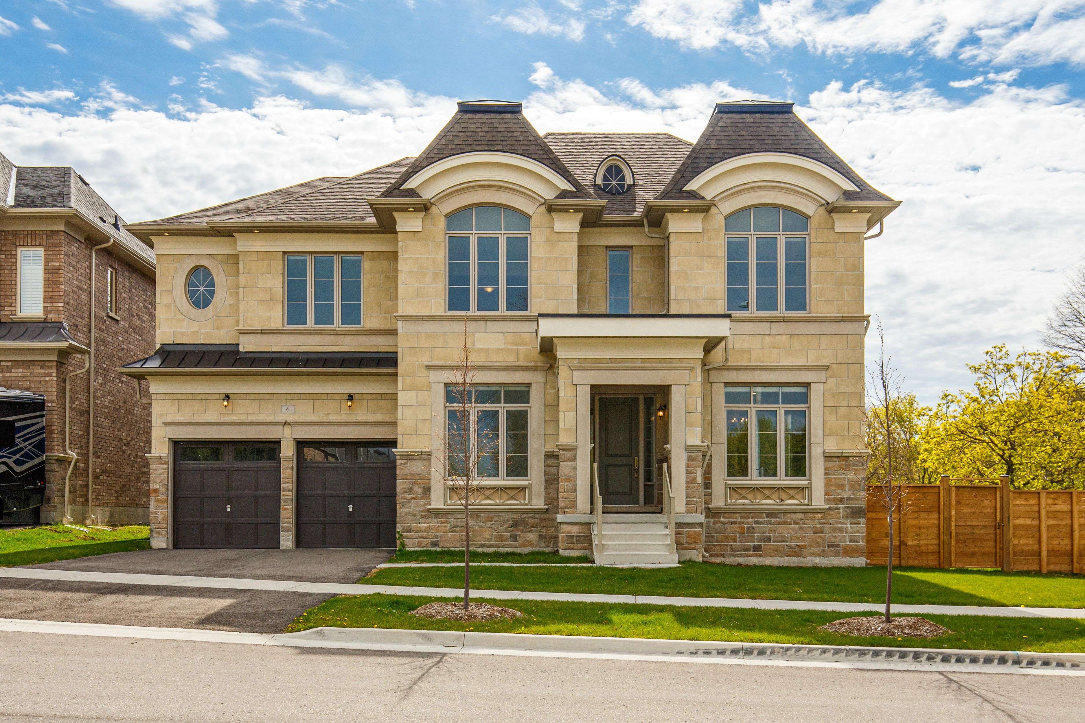 6 Dennis Reed CT, Aurora, ON L4G 4A5