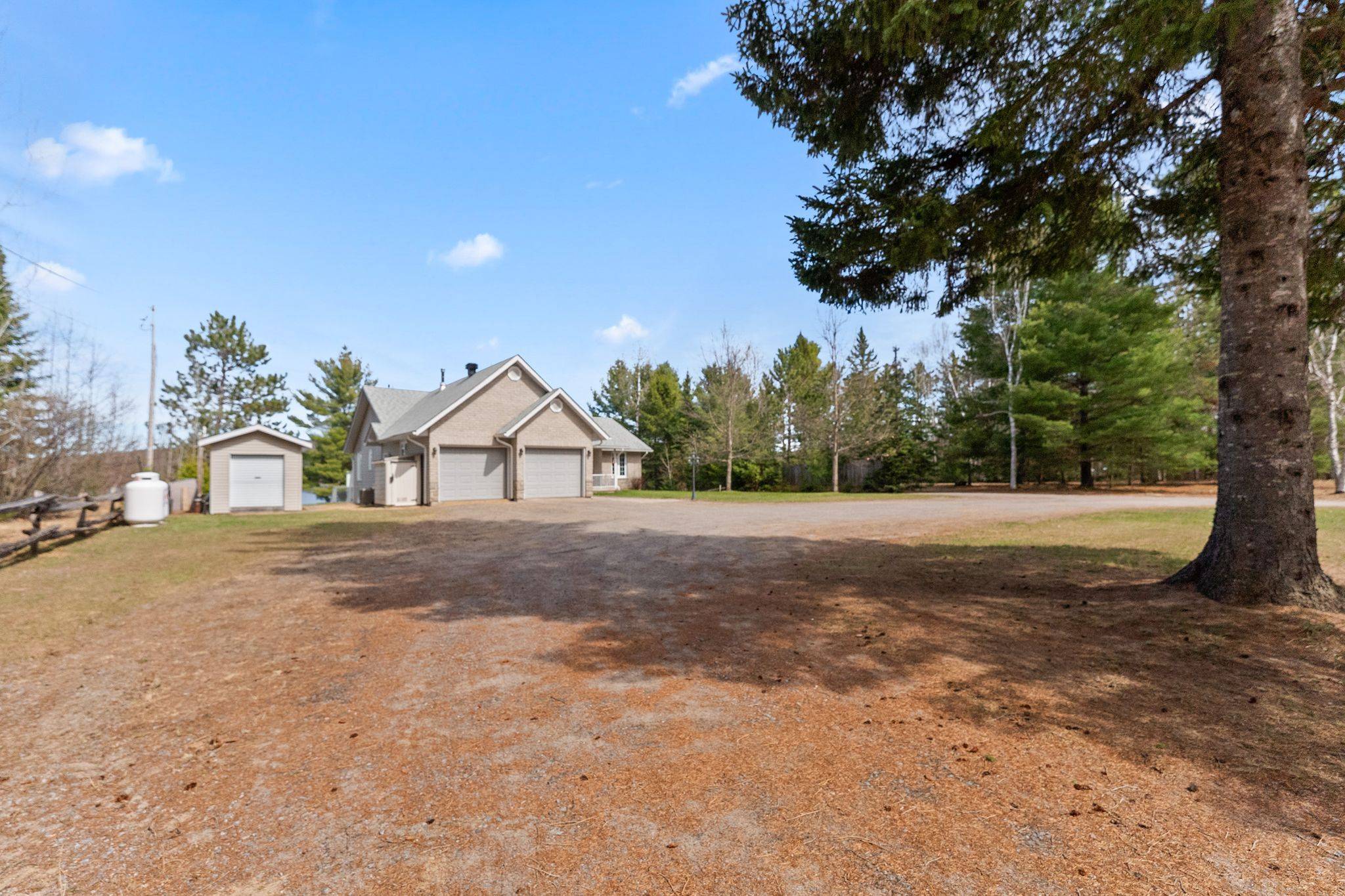 214A Centre RD, Hastings Highlands, ON K0L 2K0