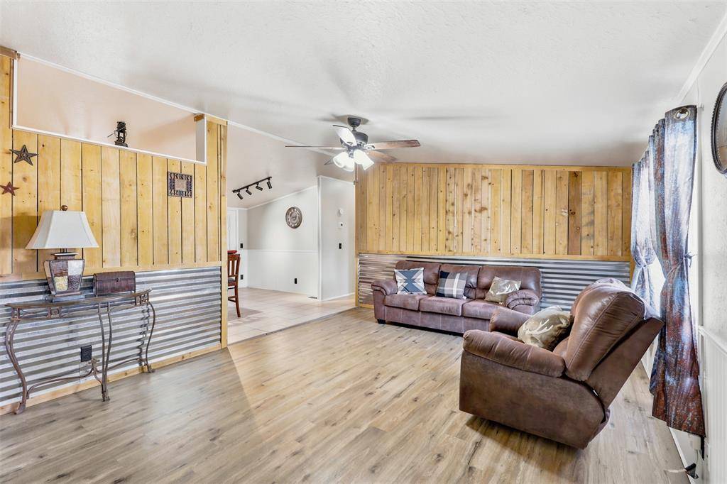 937 Nacogdoches River Drive, Granbury, TX 76048