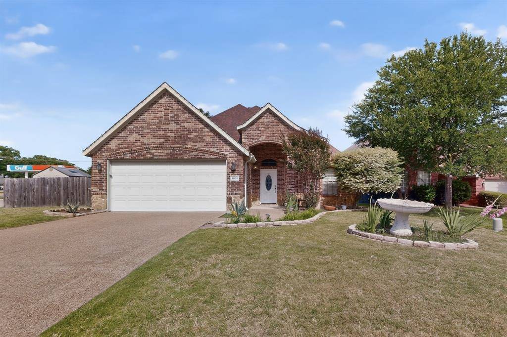 1901 Bentwood Court, Grapevine, TX 76051