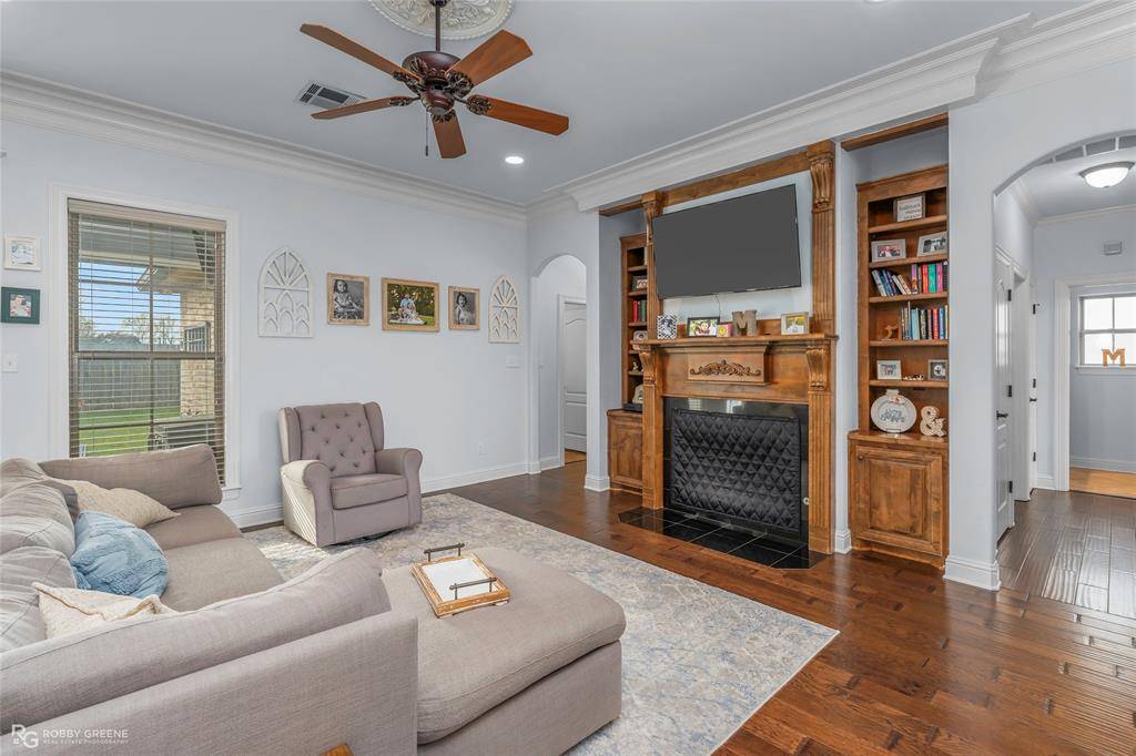 610 Glenshire Drive, Bossier City, LA 71111
