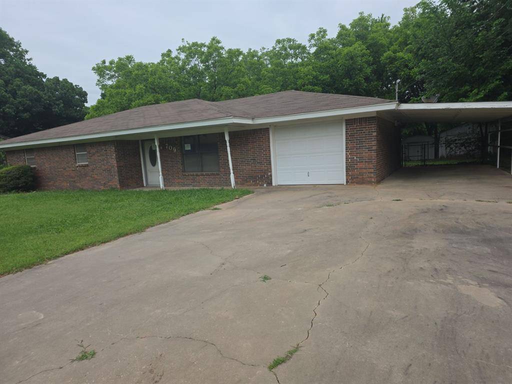 709 Lee Street, Bowie, TX 76230