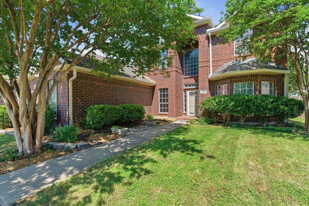 1214 Holly Hill Drive, Grand Prairie, TX 75052