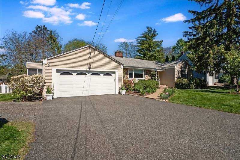 16 Brook Dr North, Morris Plains Boro, NJ 07950