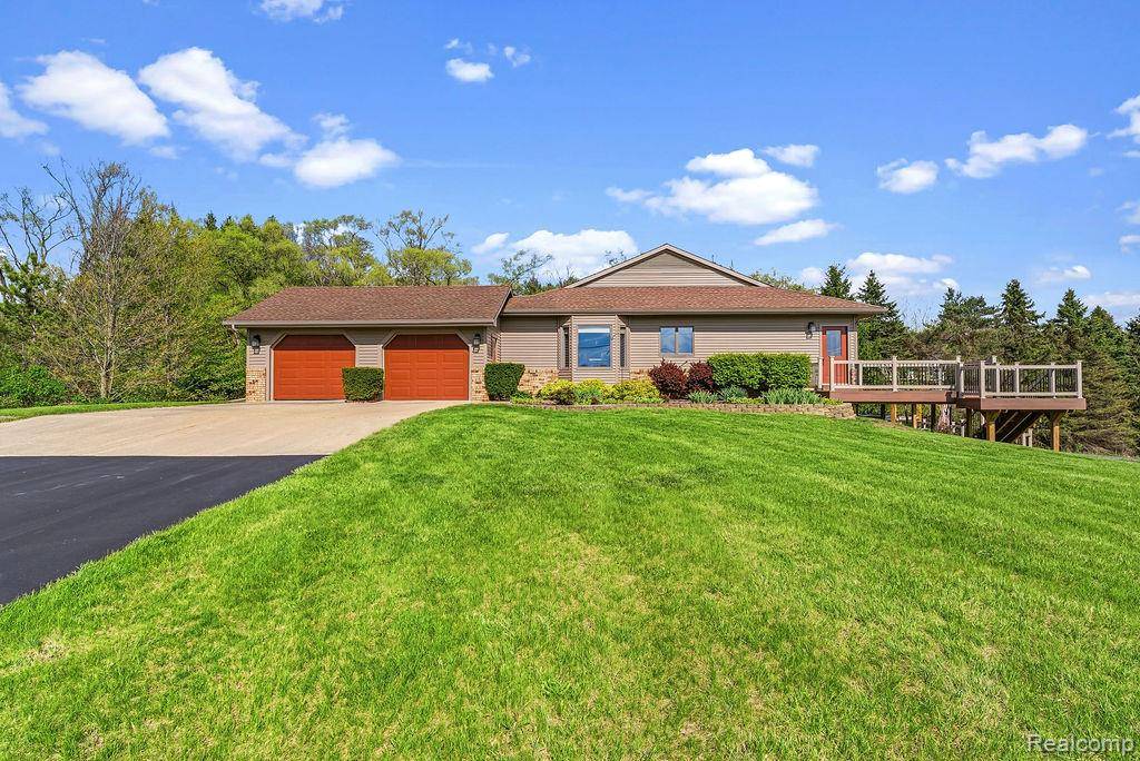 8742 Hyne RD, Brighton Township, MI 48114
