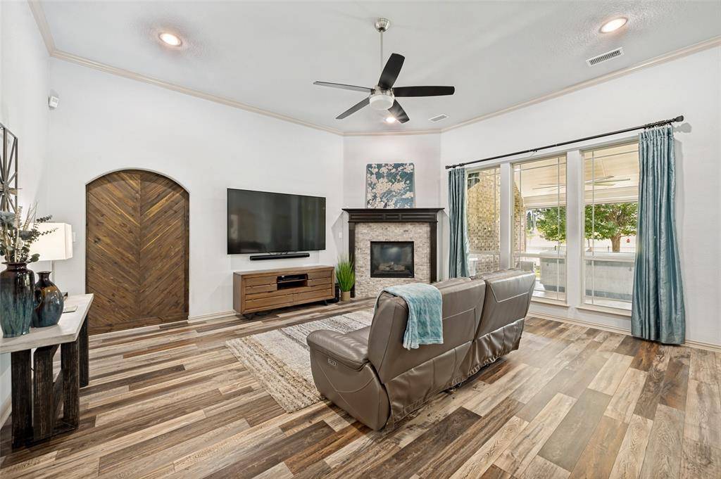 191 Las Colinas Trail, Cross Roads, TX 76227