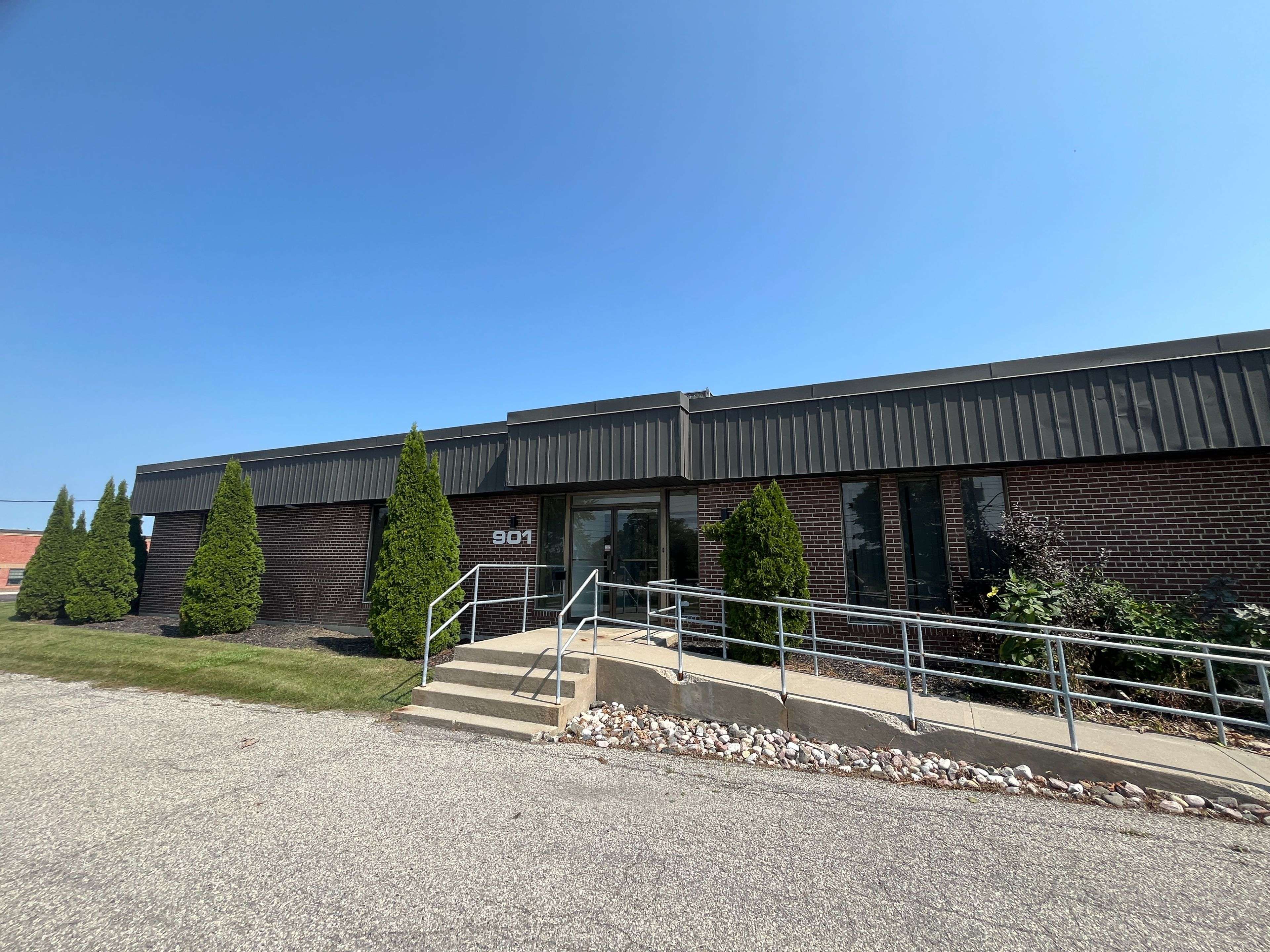 901 Dillingham RD #A, Pickering, ON L1W 2Y5