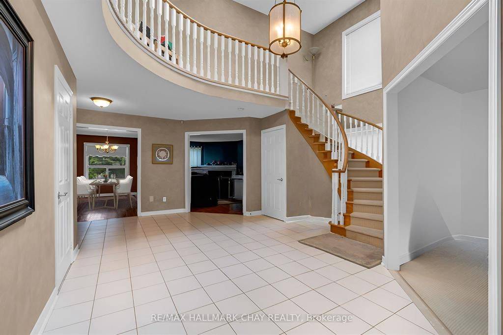 82 Bishop DR, Barrie, ON L4N 7P4