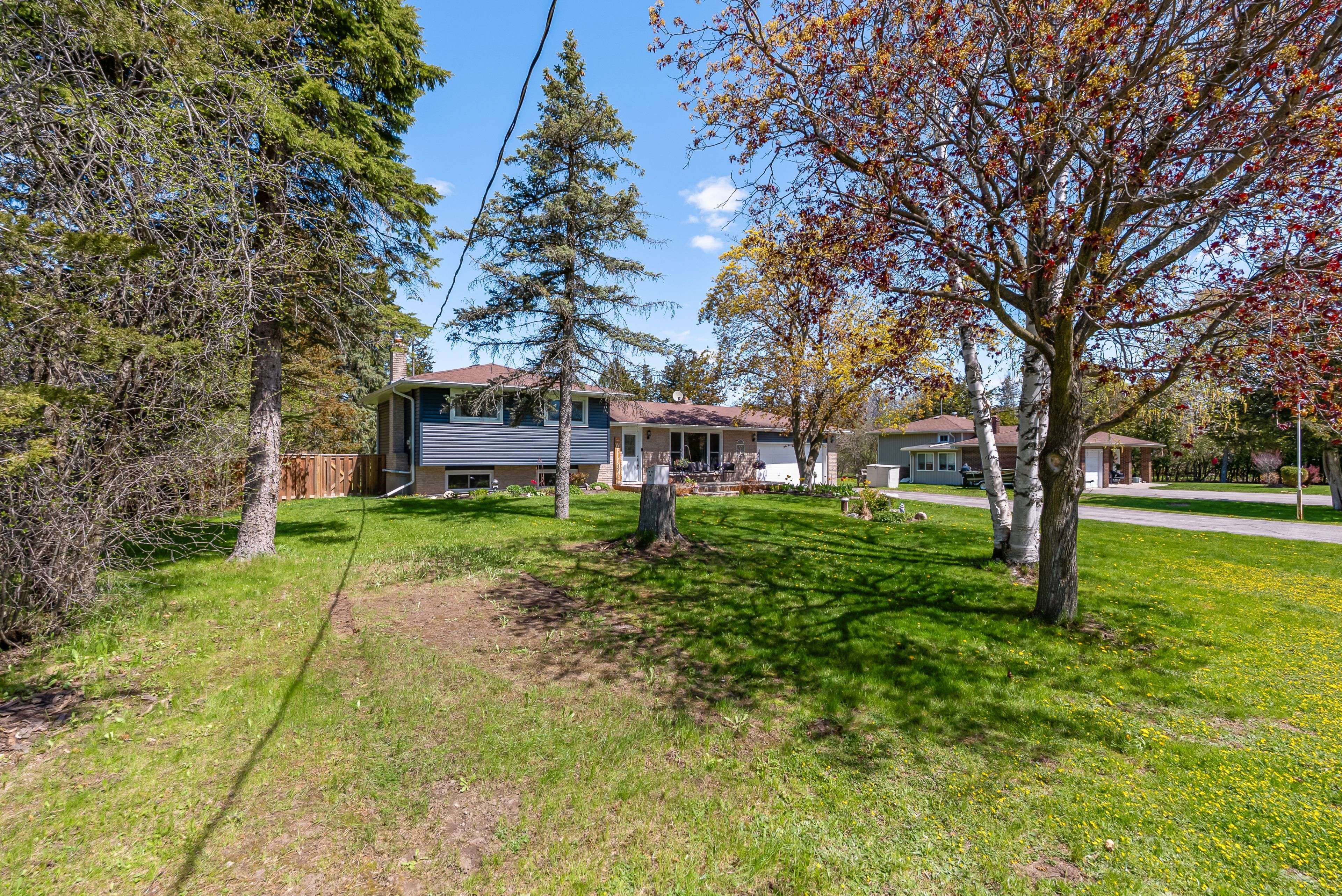 202 Huntingwood DR, Quinte West, ON K8N 4Z5