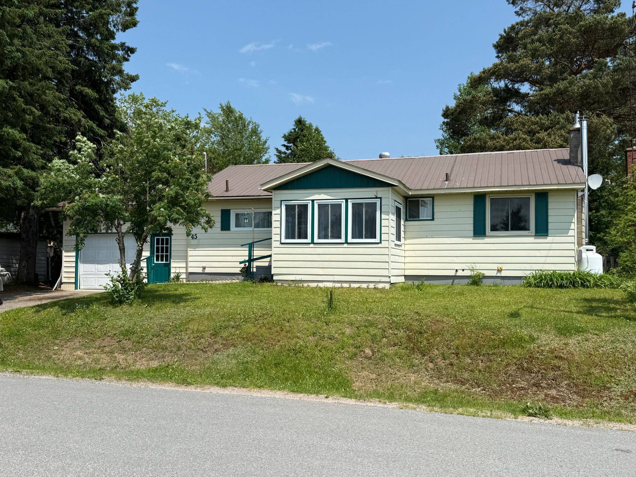 45 Larch ST, Highlands East, ON K0L 1M0