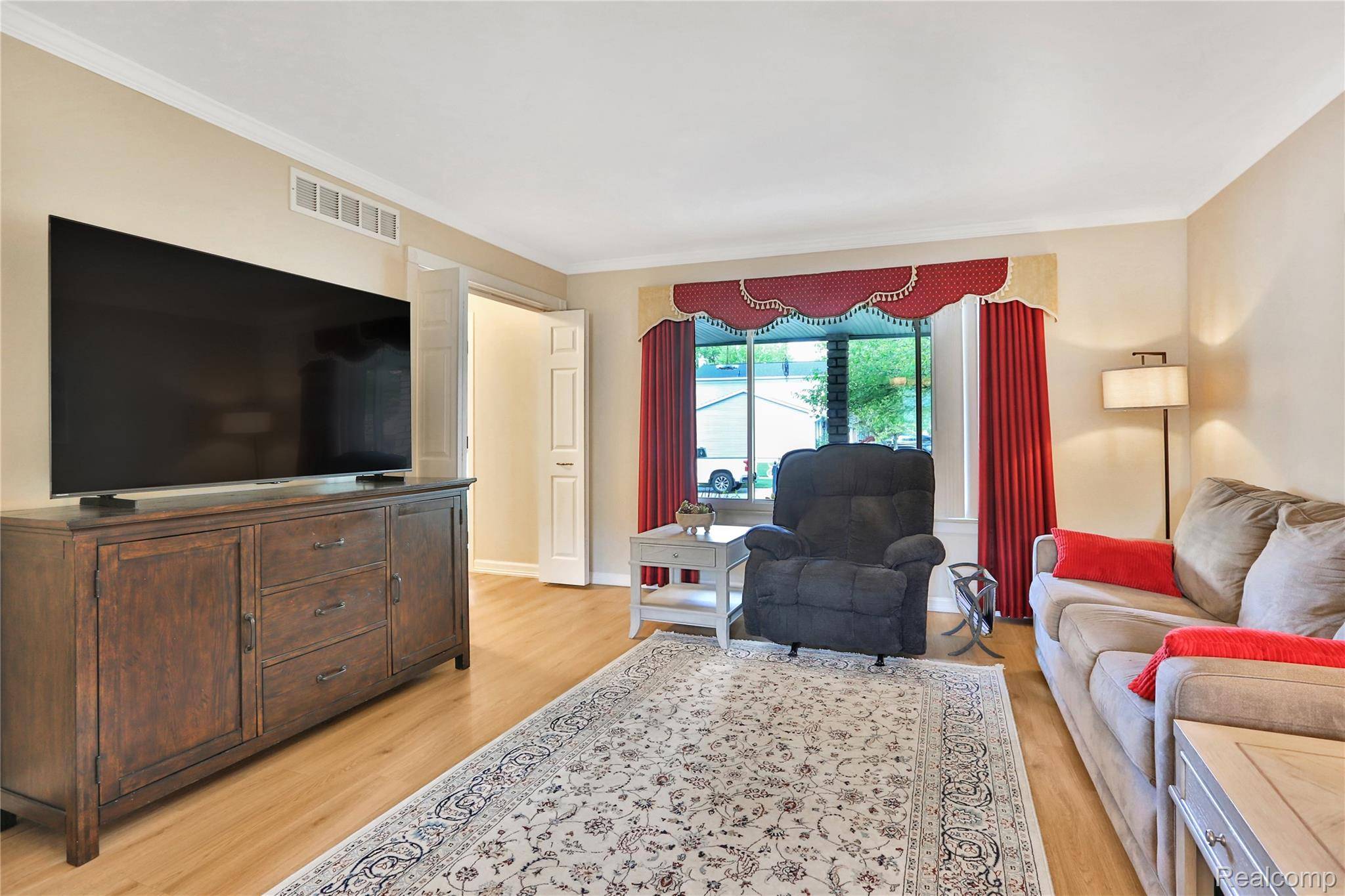 348 Meadowlake Rd, Canton Charter Township, MI 48188