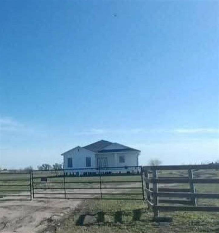 237 Barry Country Court, Barry, TX 75102