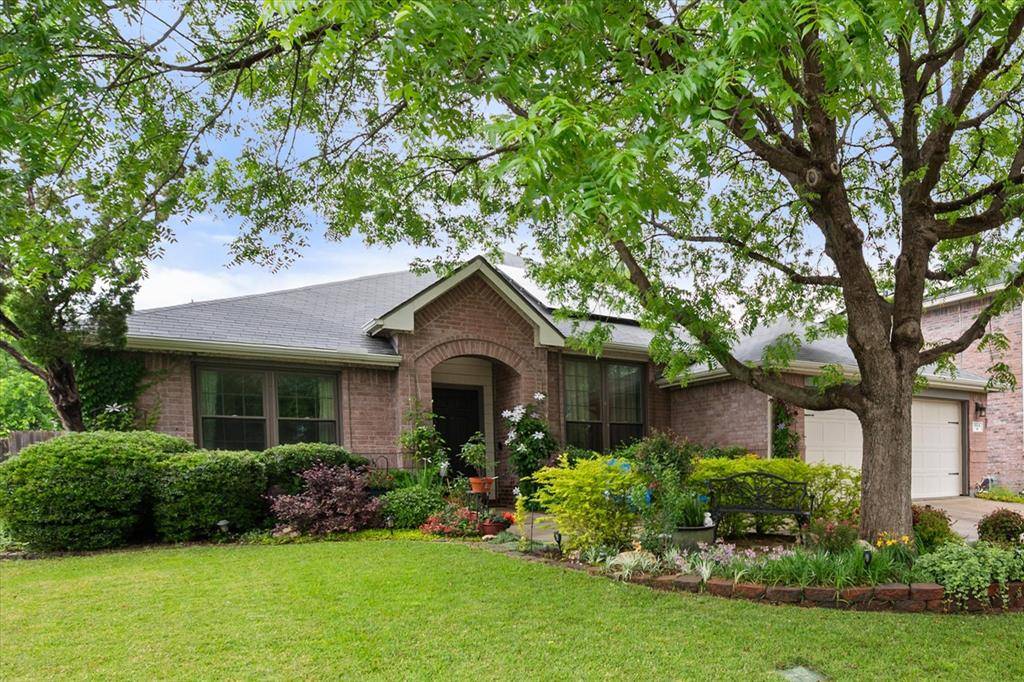 904 Lindstrom Drive, Fort Worth, TX 76131