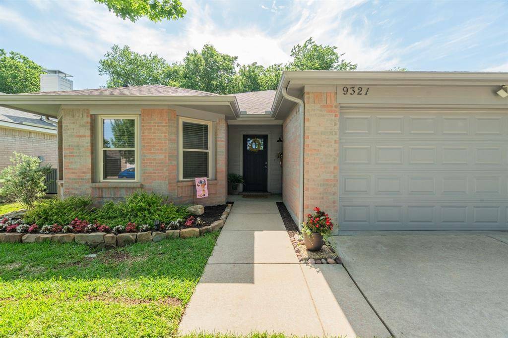 9321 Goldenview Drive, Fort Worth, TX 76244