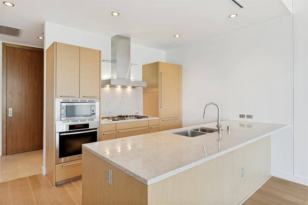 2900 Mckinnon Street #406, Dallas, TX 75201