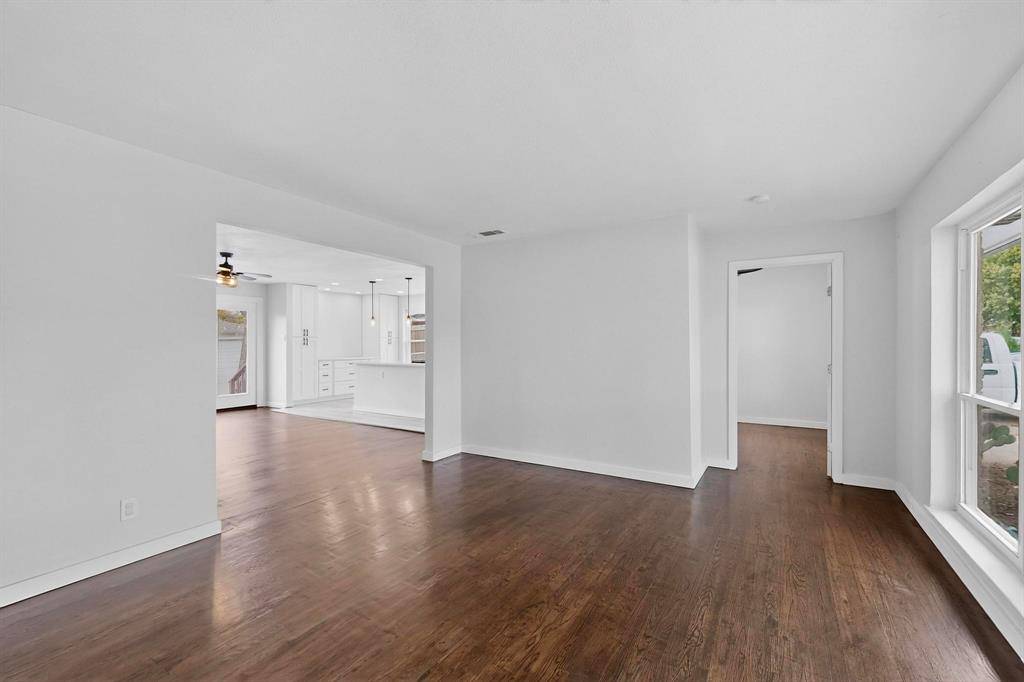 2812 San Medina Avenue, Dallas, TX 75228