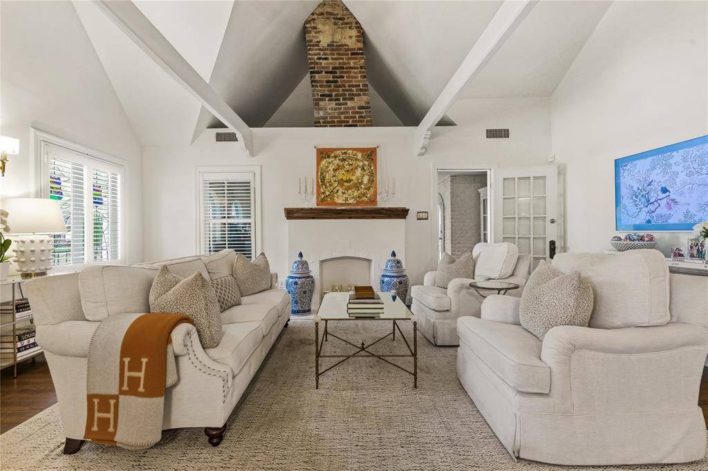 7022 Casa Loma Avenue, Dallas, TX 75214
