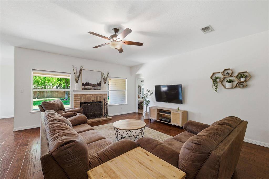 348 Meador Lane, Burleson, TX 76028