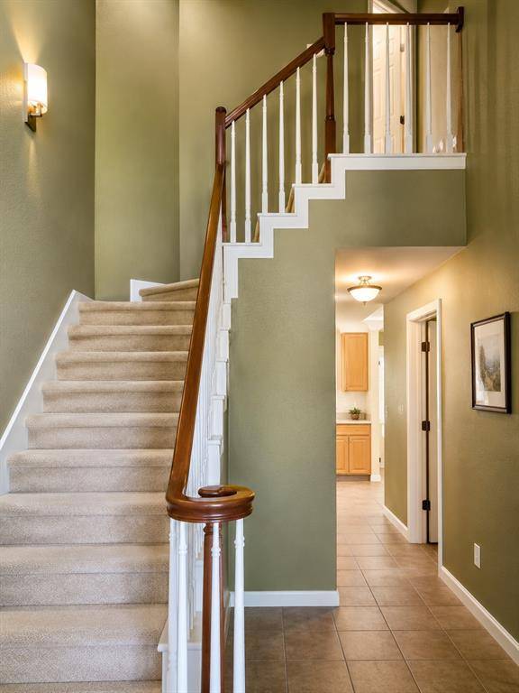 1104 W Winding Creek Drive, Grapevine, TX 76051