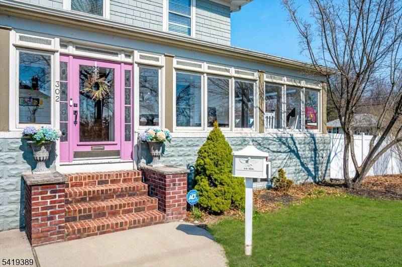 302 Mountainview Ter, Dunellen Boro, NJ 08812