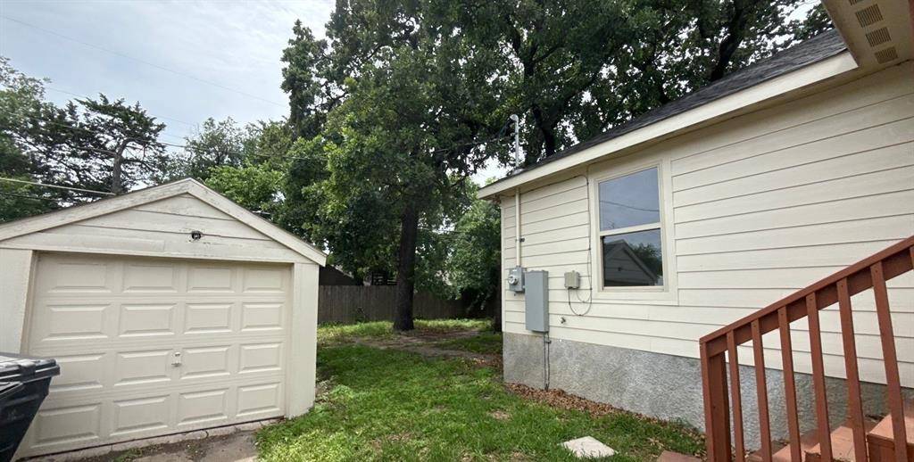1214 E Waco Avenue, Dallas, TX 75216