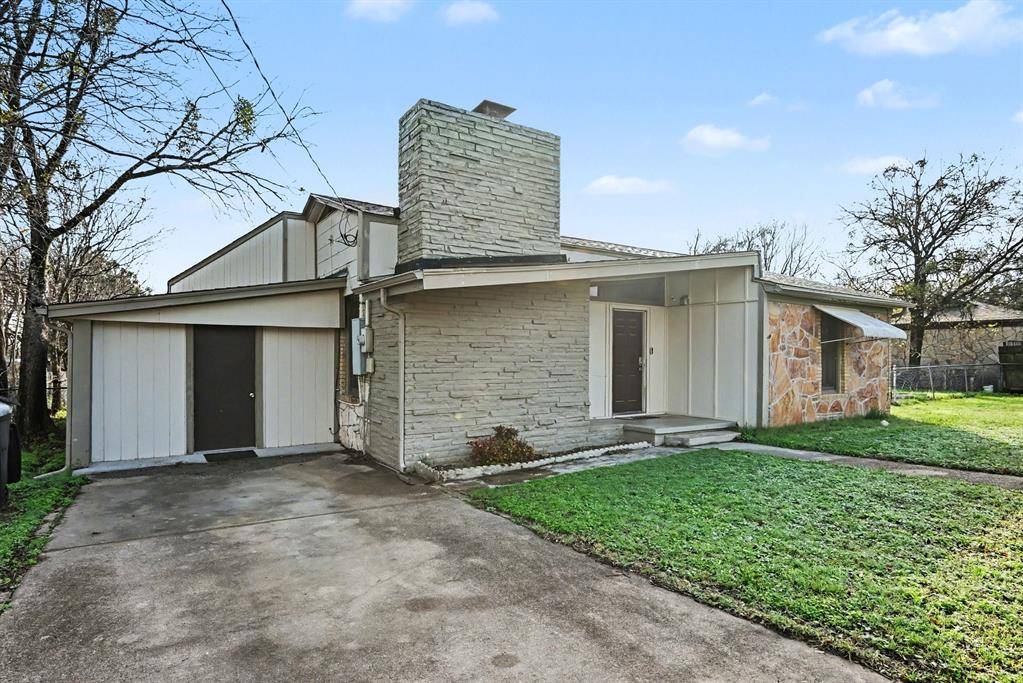108 N Cherry Lane, Granbury, TX 76048
