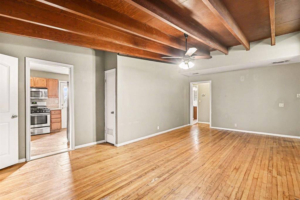 108 N Cherry Lane, Granbury, TX 76048
