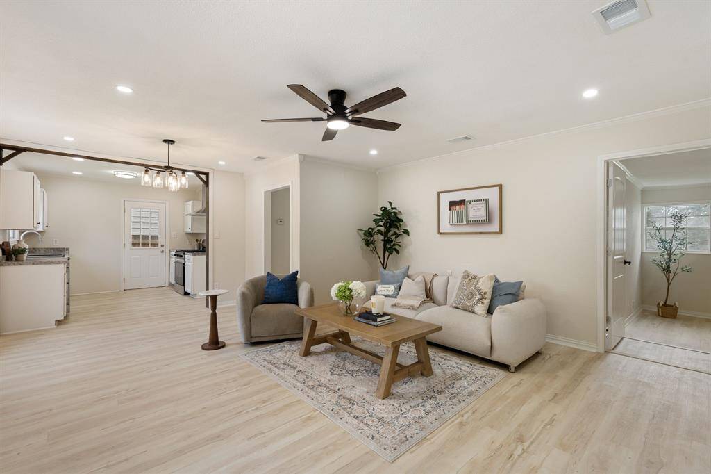 4121 Alamo Avenue, Fort Worth, TX 76107