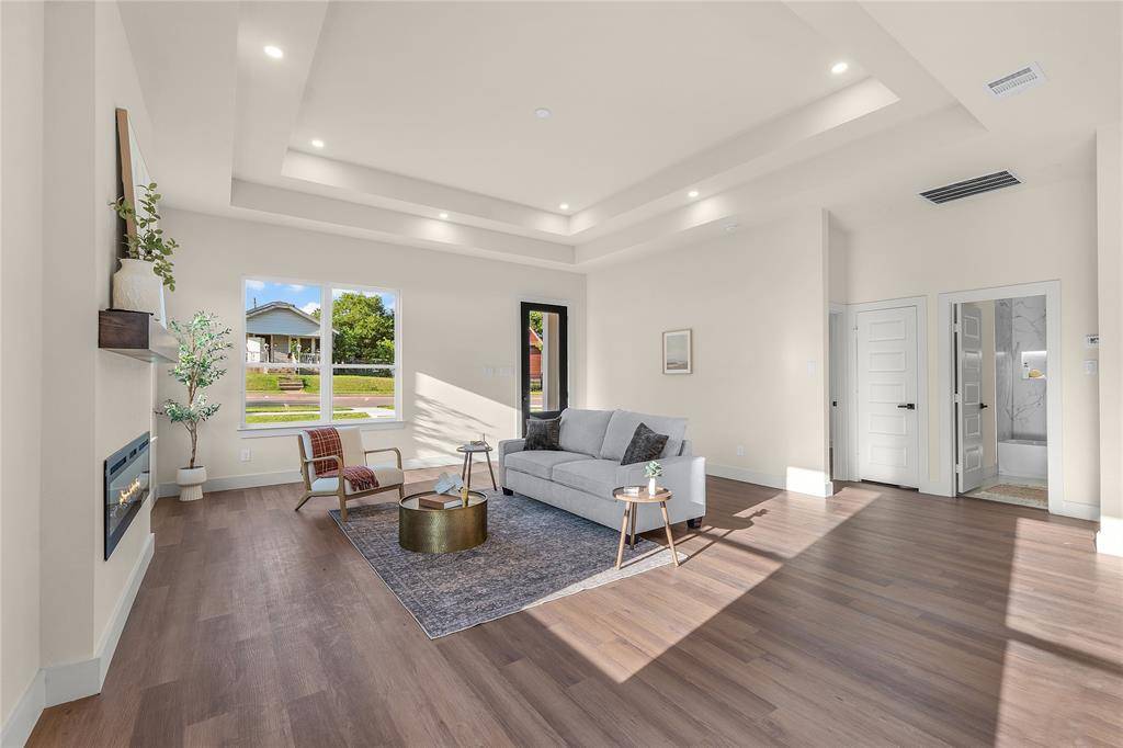 3021 Avenue J, Fort Worth, TX 76105