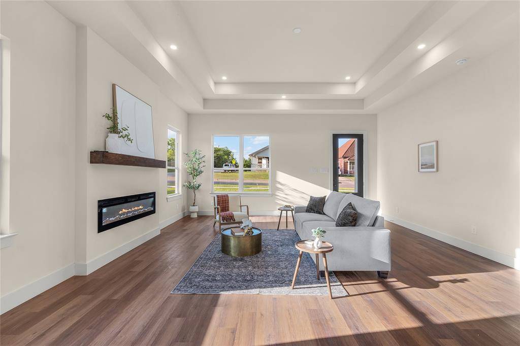 3021 Avenue J, Fort Worth, TX 76105
