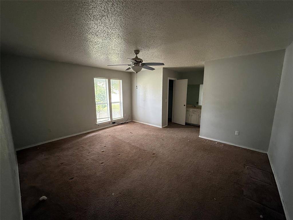 934 Live Oak Drive, Desoto, TX 75115