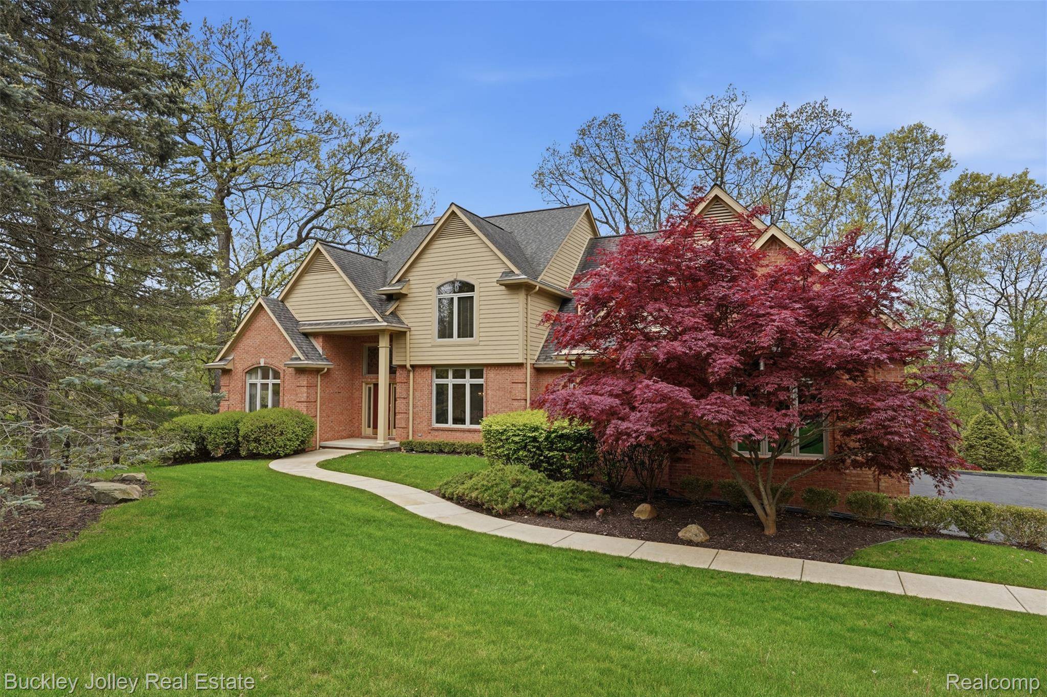 7919 Alta Vista DR, Hamburg Township, MI 48169