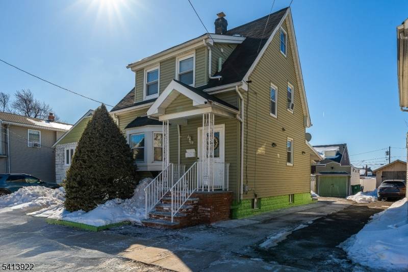 828 Allen St, Linden City, NJ 07036