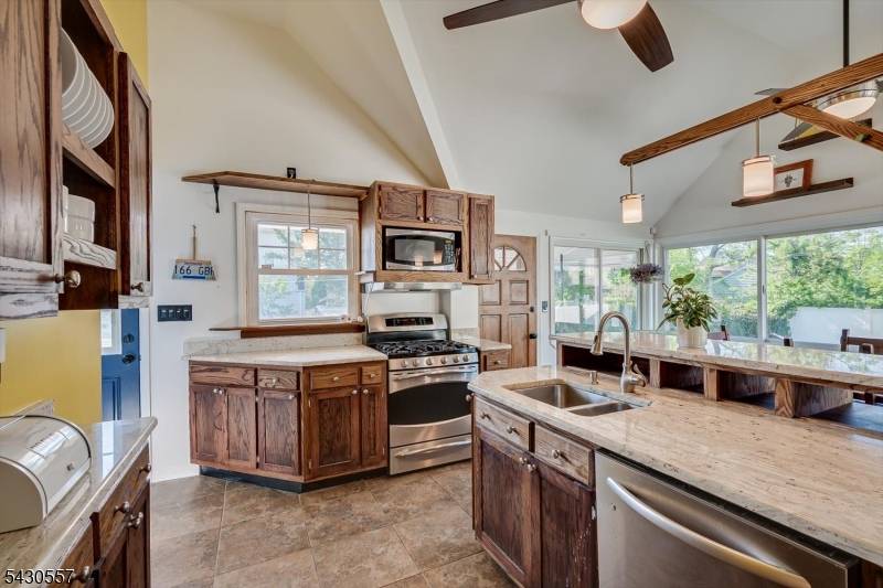 49 N Smith St, Woodbridge Twp., NJ 07001