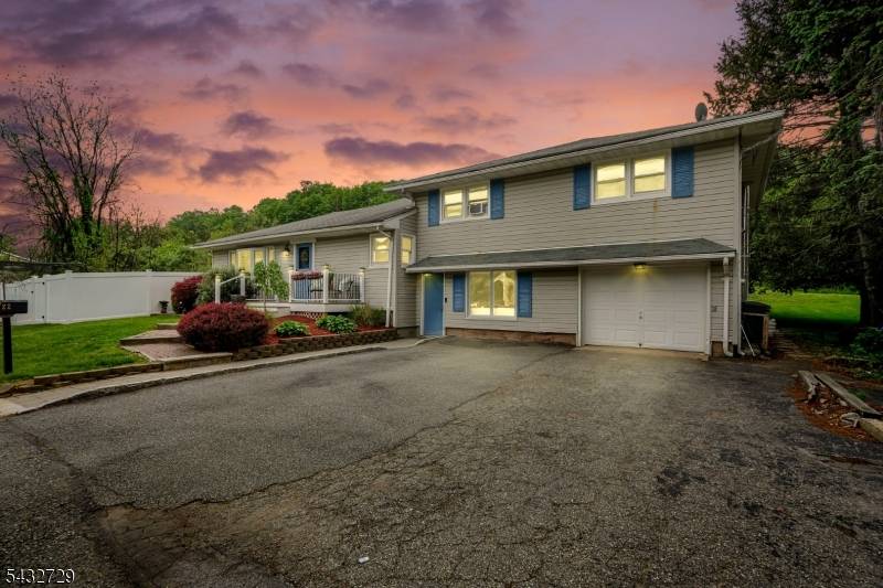 22 Federal Hill Rd, Pompton Lakes Boro, NJ 07442