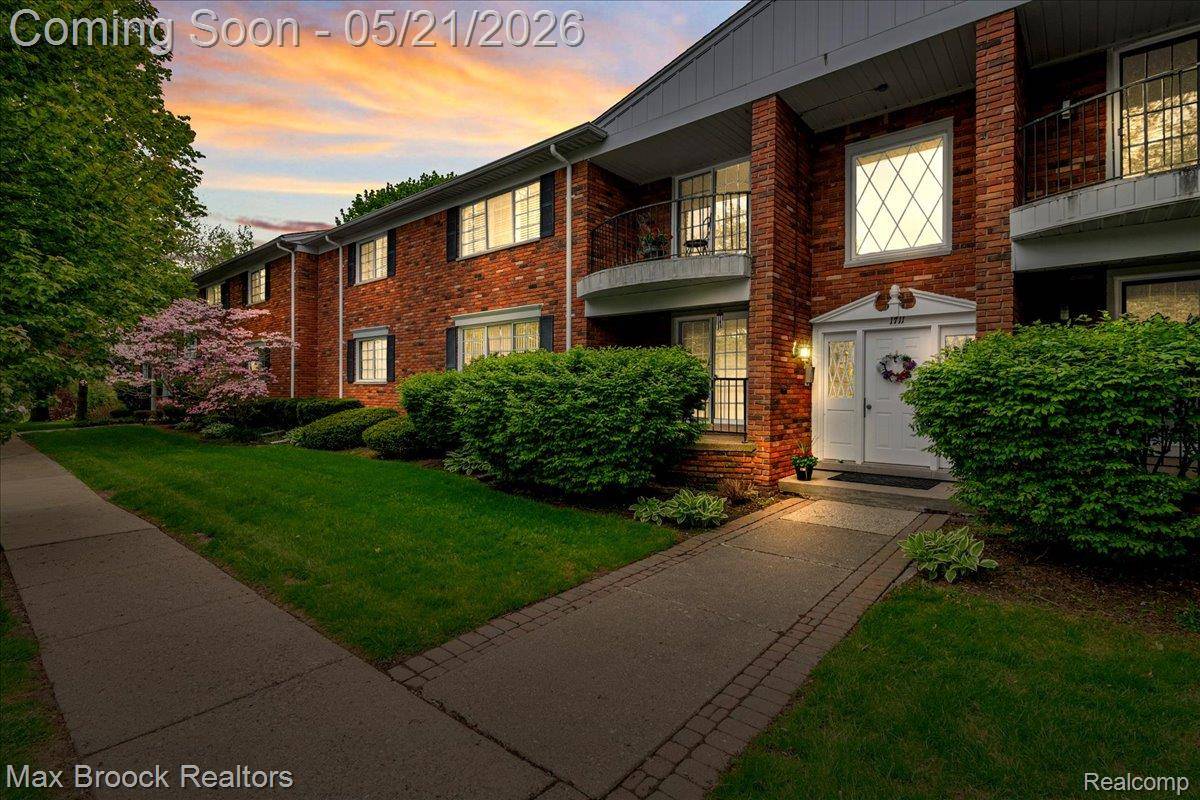 1711 Huntingwood LN #C, Bloomfield Charter Township, MI 48304