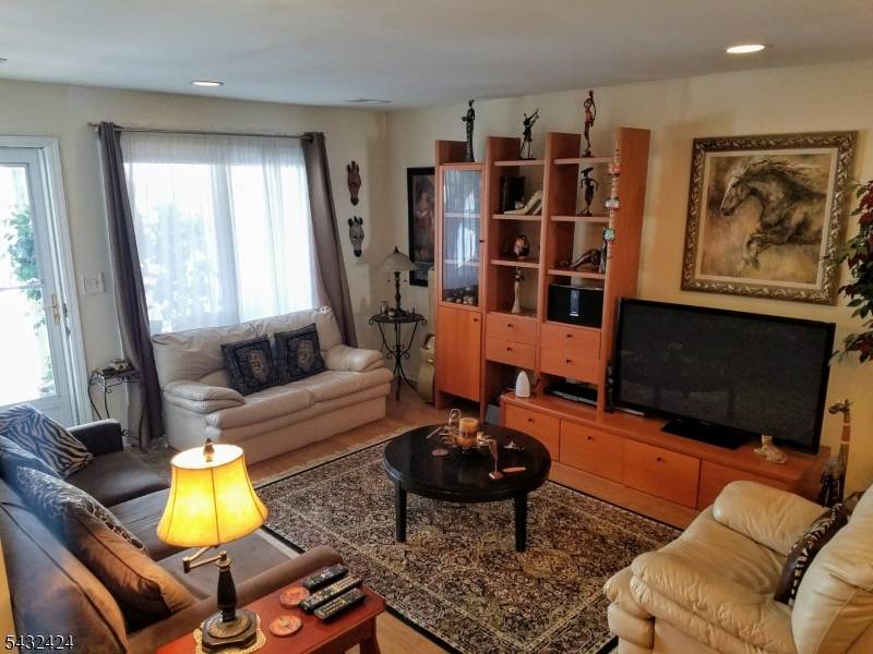 13 Ray Ct, Bedminster Twp., NJ 07921