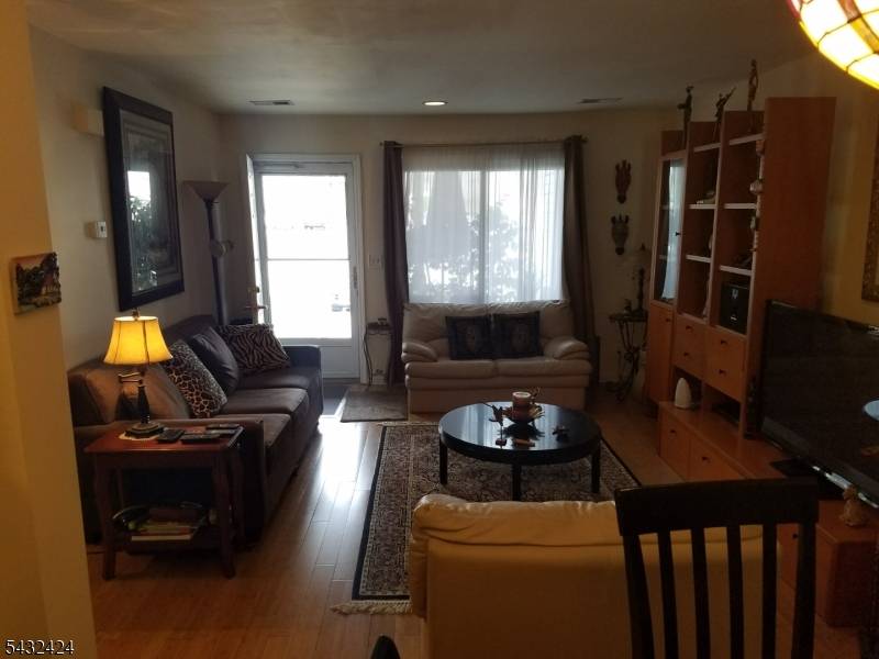 13 Ray Ct, Bedminster Twp., NJ 07921