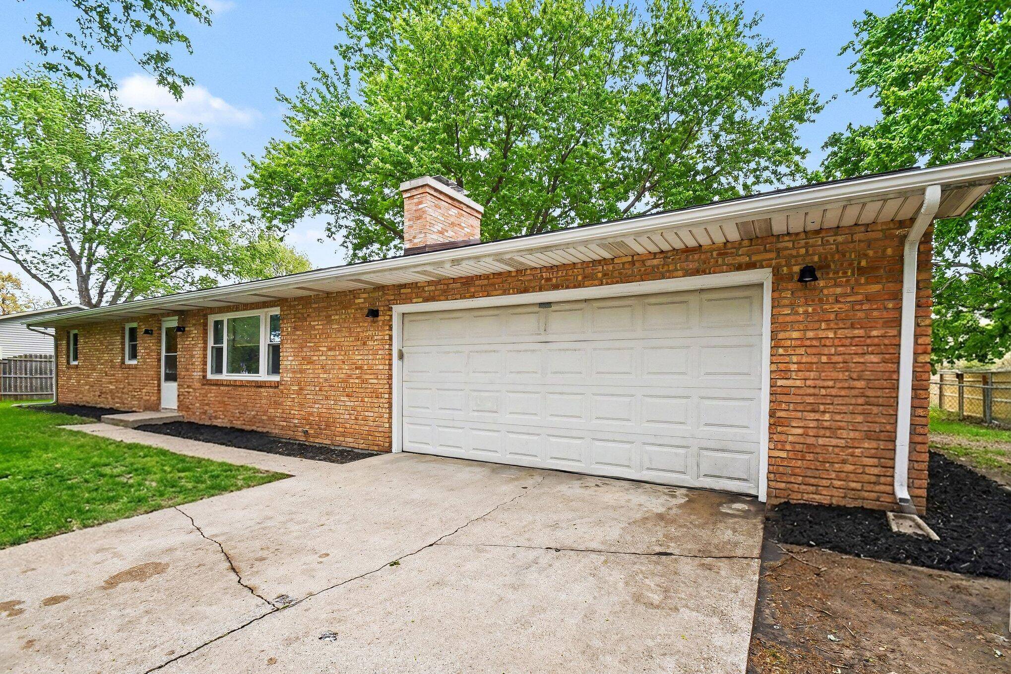827 E Park DR, Howard Twp, MI 49120