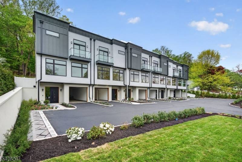 522 Valley Rd #2, Clifton City, NJ 07013