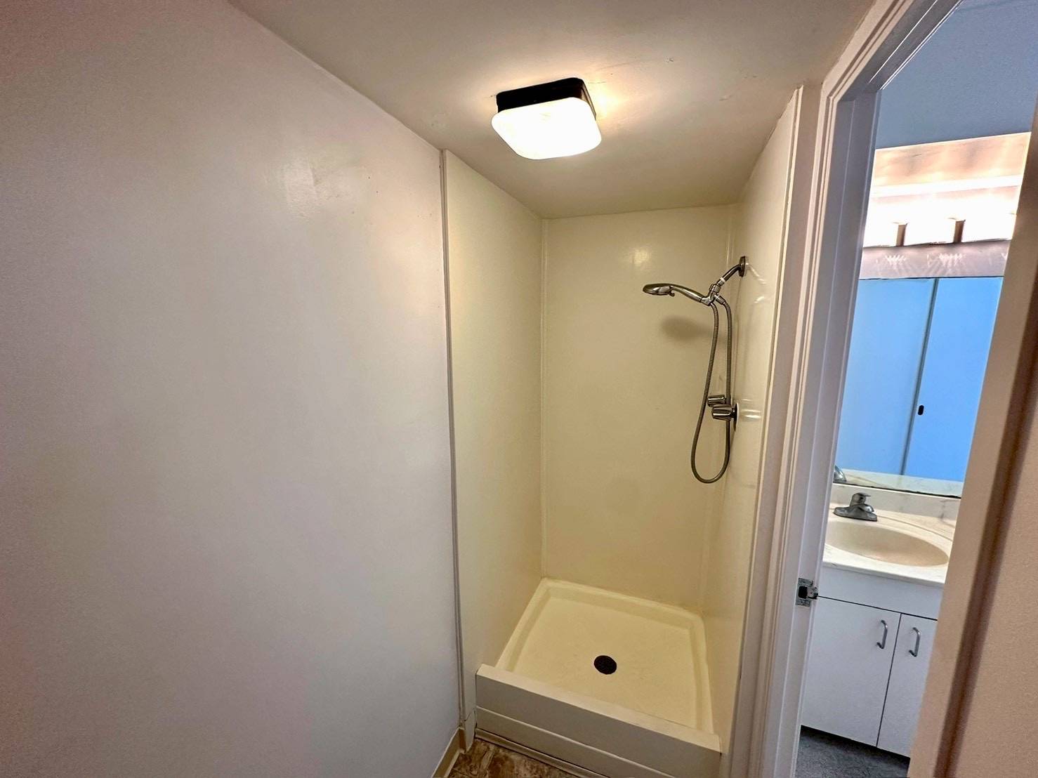 1015 ALA NAPUNANI ST #401, Honolulu, HI 96818